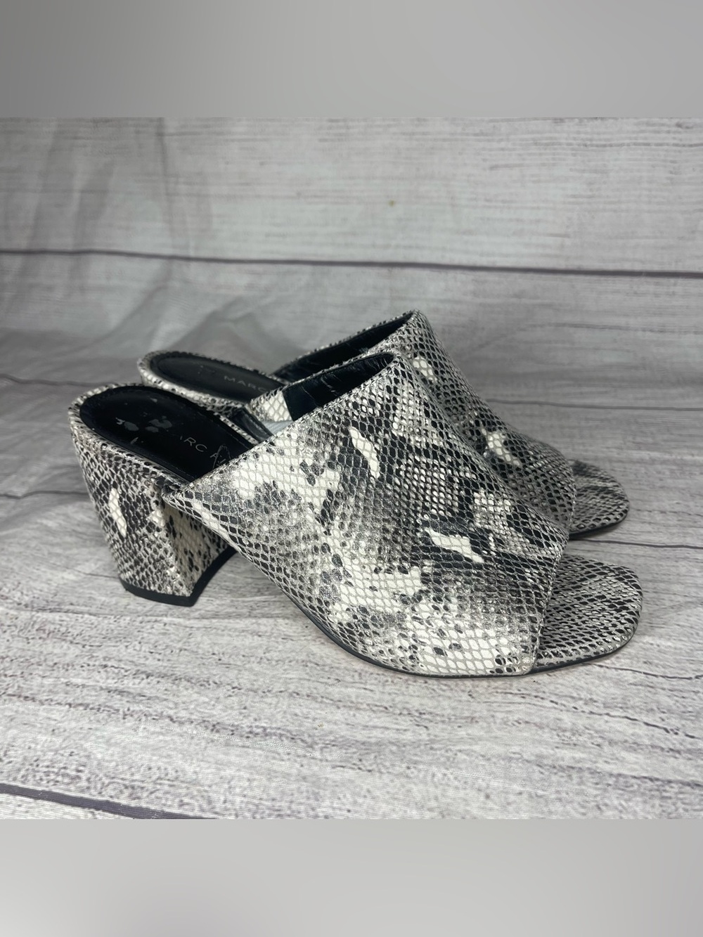 Marc Fisher Women’s 7.5 Resa Gray Snake Skin Print Open Toe Mules